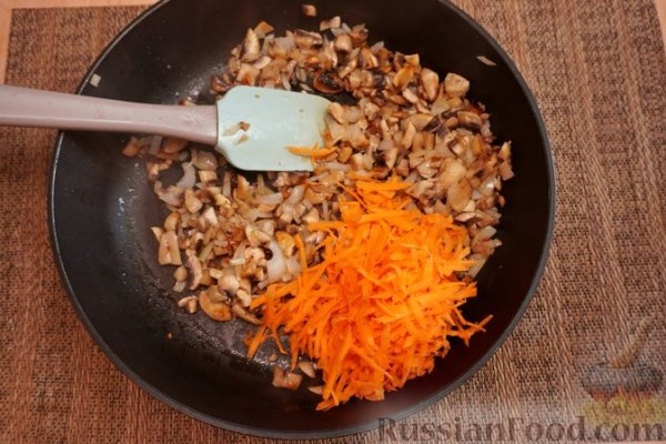 Картофельные мини-пиццы с шампиньонами и морковью