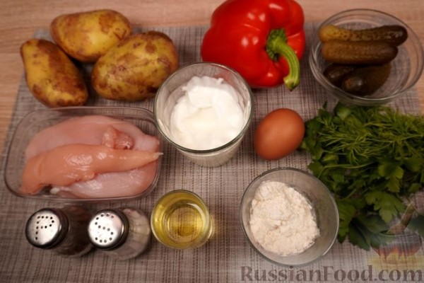 Картофельный салат с овощами и жареным куриным филе