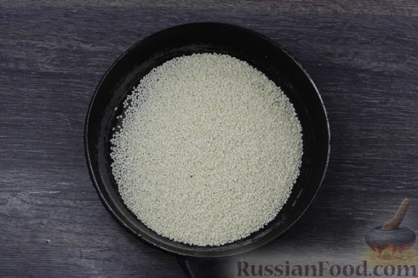 Запечённый молодой картофель в кунжуте, со сметанным соусом