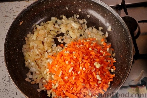 Голубцы из виноградных листьев с кукурузной крупой, грибами и овощами