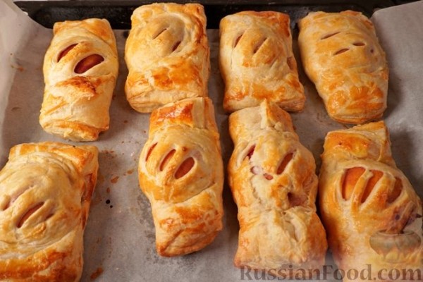 Слойки с персиками и грецкими орехами
