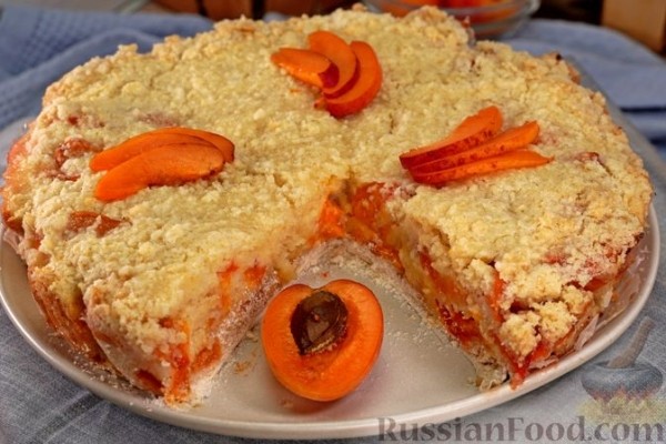 Насыпной манник с абрикосами и штрейзелем