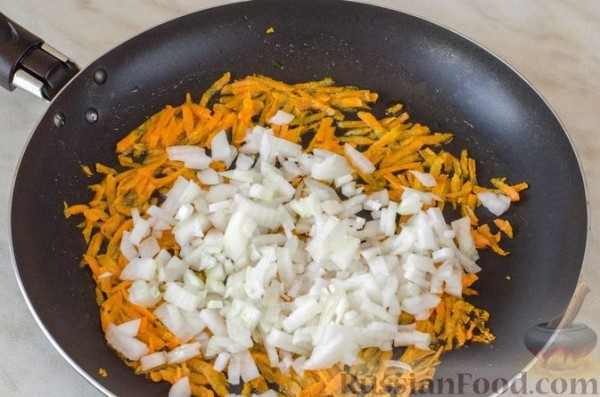 Щи с копченой колбасой и сосисками