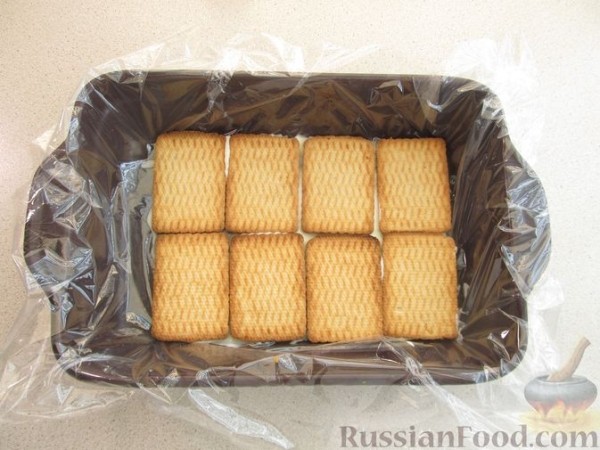 Клубничный торт из печенья (без выпечки)