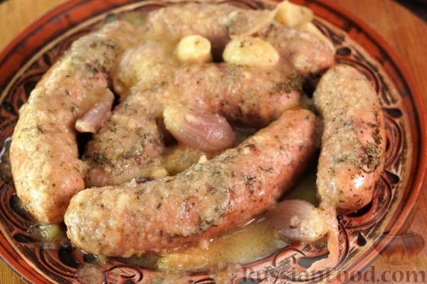 Домашние колбаски (купаты) в пиве, с шалотом и чесноком