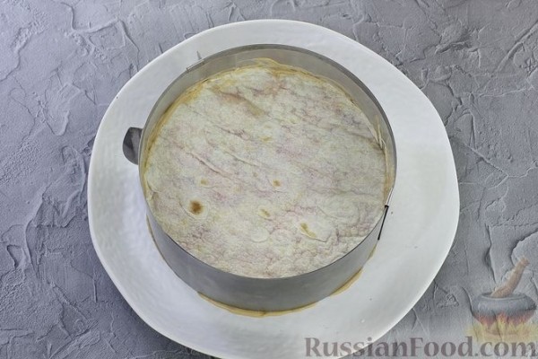 Торт из лаваша с клубникой и кремом из сметаны и сгущёнки (без выпечки)