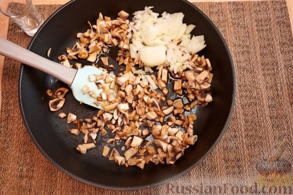 Картофельные мини-пиццы с шампиньонами и морковью