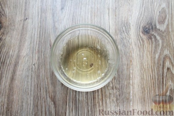 Муссовый творожно-сливочный торт с печеньем, клубникой и желе