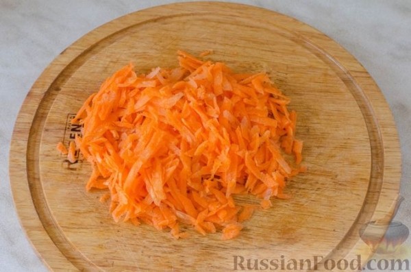 Щи с копченой колбасой и сосисками