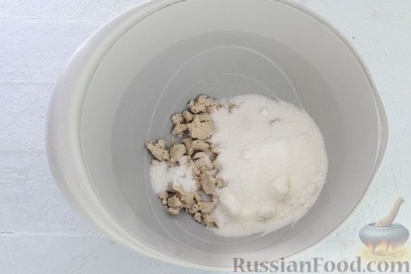 Дрожжевой пирог с ягодами и штрейзелем