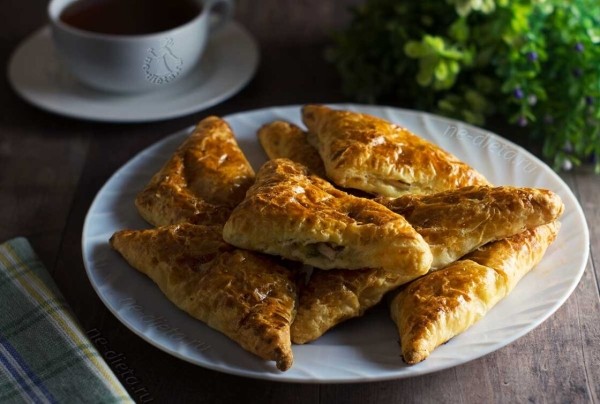 Слойки с ветчиной и сыром