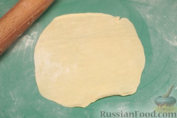 Бездрожжевые пирожки с яйцом и зелёным луком (в духовке)