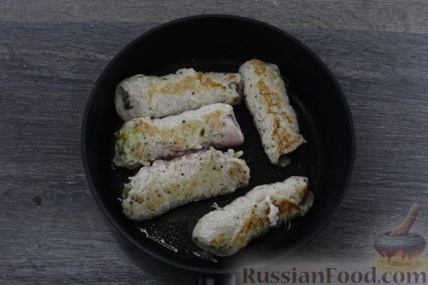 Крученики из свинины с грибами в сметанном соусе