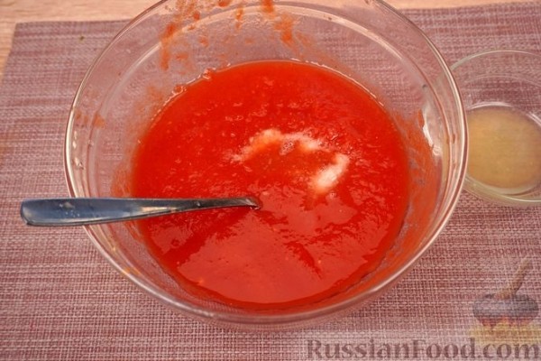 Голубцы из виноградных листьев с кукурузной крупой, грибами и овощами