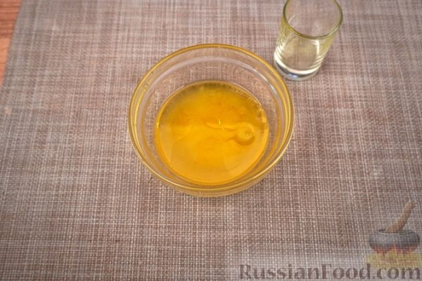 Салат из фасоли с чесноком и зеленью