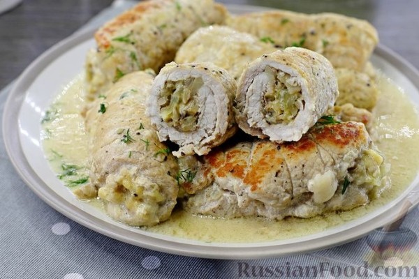 Крученики из свинины с грибами в сметанном соусе