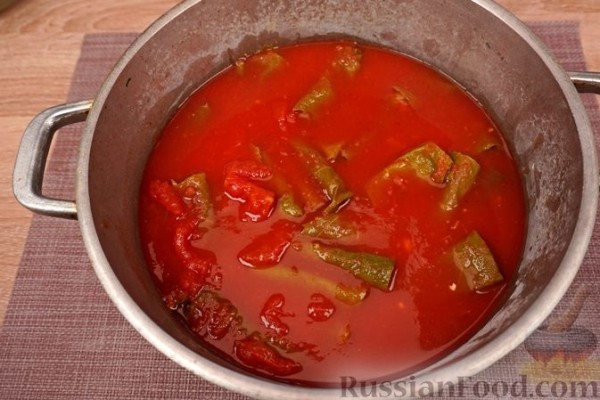 Голубцы из виноградных листьев с кукурузной крупой, грибами и овощами
