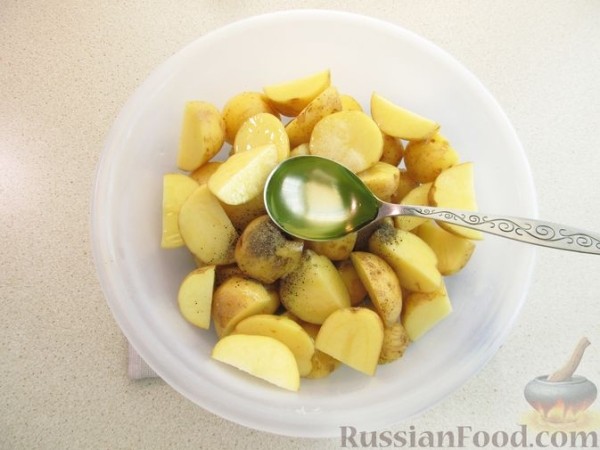 Куриное филе с молодым картофелем и сыром