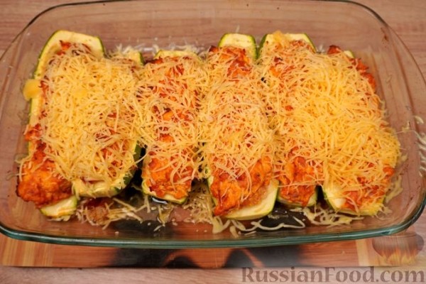 Кабачки, фаршированные яйцами и ветчиной