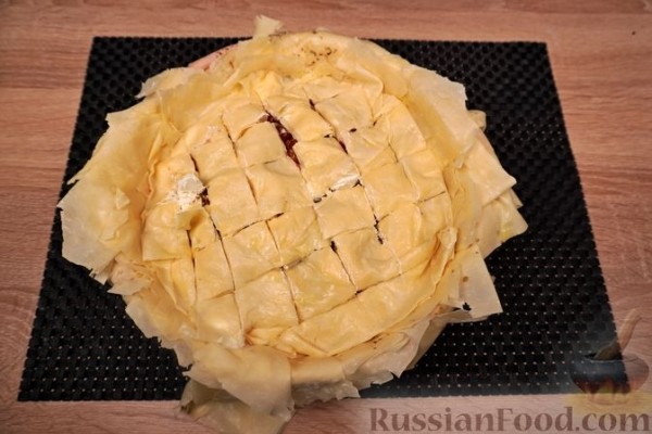 Пита "Кассери" (сырный пирог с беконом и помидорами)