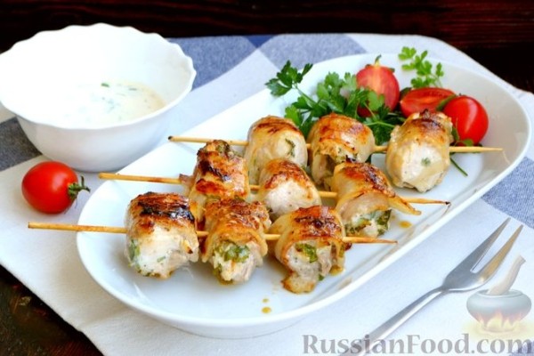 Шашлычки из куриного филе в йогуртовом маринаде, с беконом