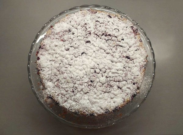 Пирог с красной смородиной и маком