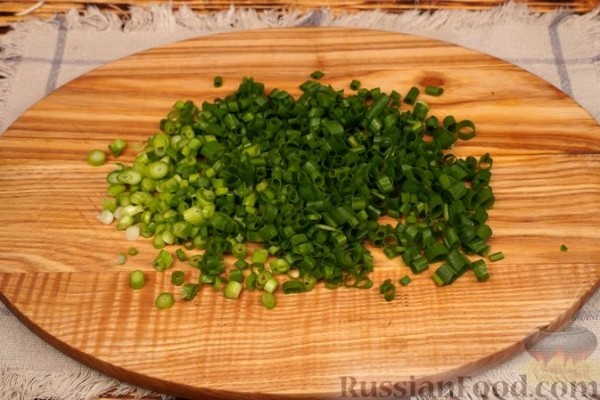 Бездрожжевые пирожки с яйцом и зелёным луком (в духовке)