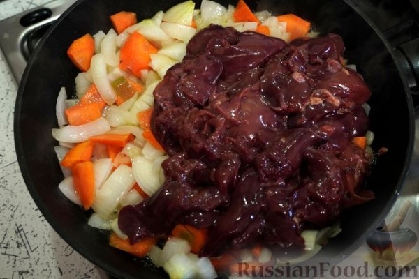 Рулет из блинного теста, с паштетом (в духовке)