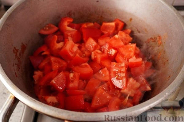 Свинина, тушенная с колбасками по-дебреценски