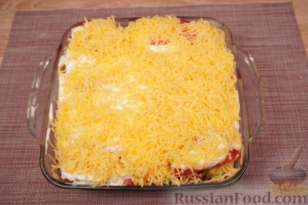 Кабачки с помидорами, запечённые в сметане