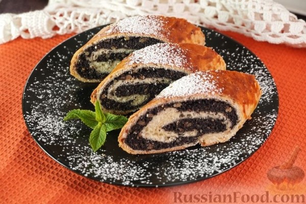Маковый рулет с орехами