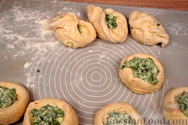 Самса с сыром и зеленью
