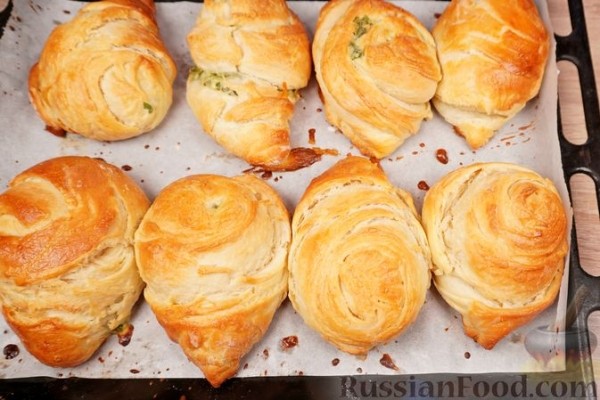 Самса с сыром и зеленью
