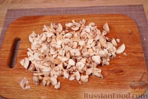 Голубцы из виноградных листьев с кукурузной крупой, грибами и овощами