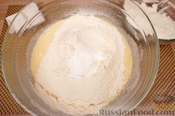 Пирог с вишней и миндалём