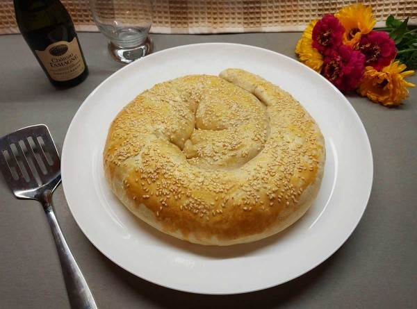 Пирог с курицей из слоеного теста