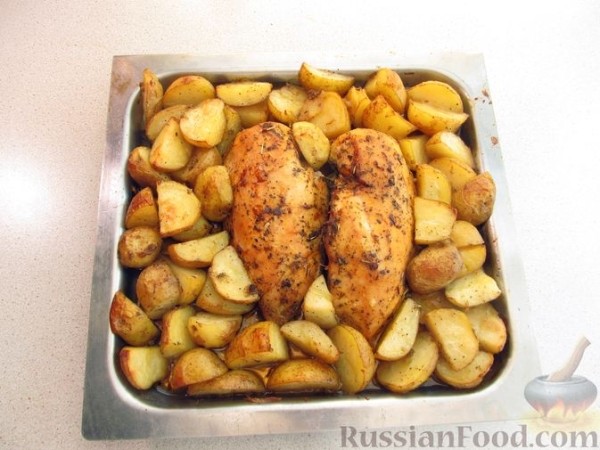 Куриное филе с молодым картофелем и сыром
