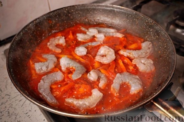Гаридес саганаки (креветки в томатном соусе)