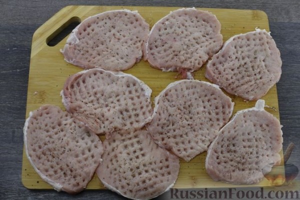 Крученики из свинины с грибами в сметанном соусе