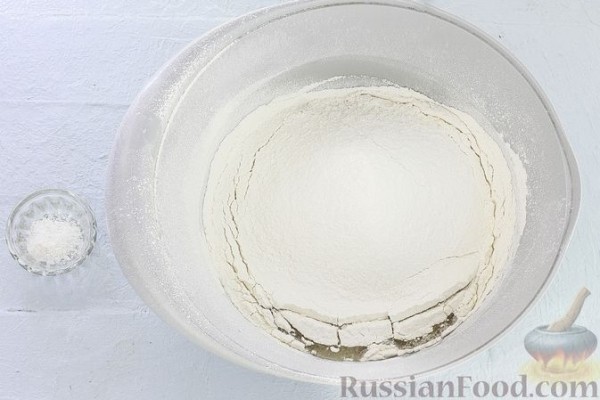 Дрожжевой пирог с ягодами и штрейзелем