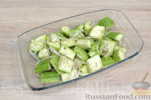 Курица с кабачками в духовке