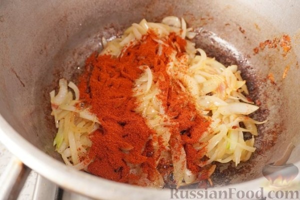 Свинина, тушенная с колбасками по-дебреценски