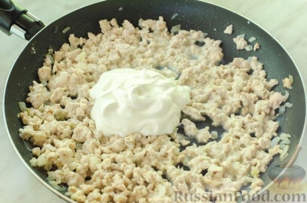 Рулет из кабачков с куриным фаршем и сыром