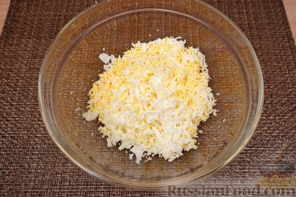 Кабачки, фаршированные яйцами и ветчиной