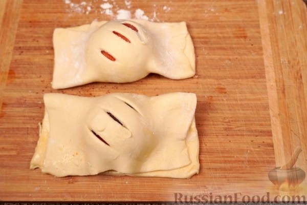Слойки с персиками и грецкими орехами