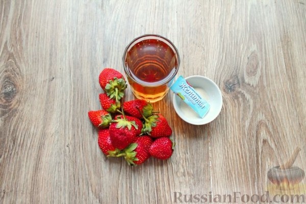 Муссовый творожно-сливочный торт с печеньем, клубникой и желе