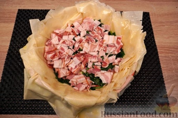 Пита "Кассери" (сырный пирог с беконом и помидорами)