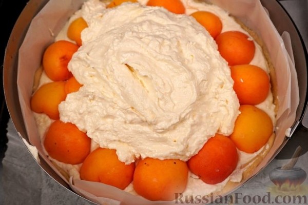 Пирог с творогом и абрикосами