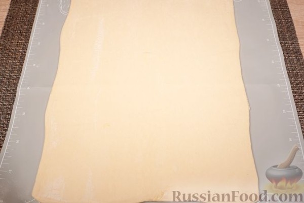 Слойки с персиками и грецкими орехами