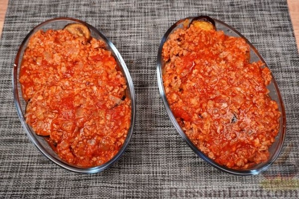 Мусака из запечённых баклажанов, с мясным фаршем